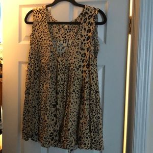 Kori America - Sz M - Women’s Top - beautiful nude and black cheetah print